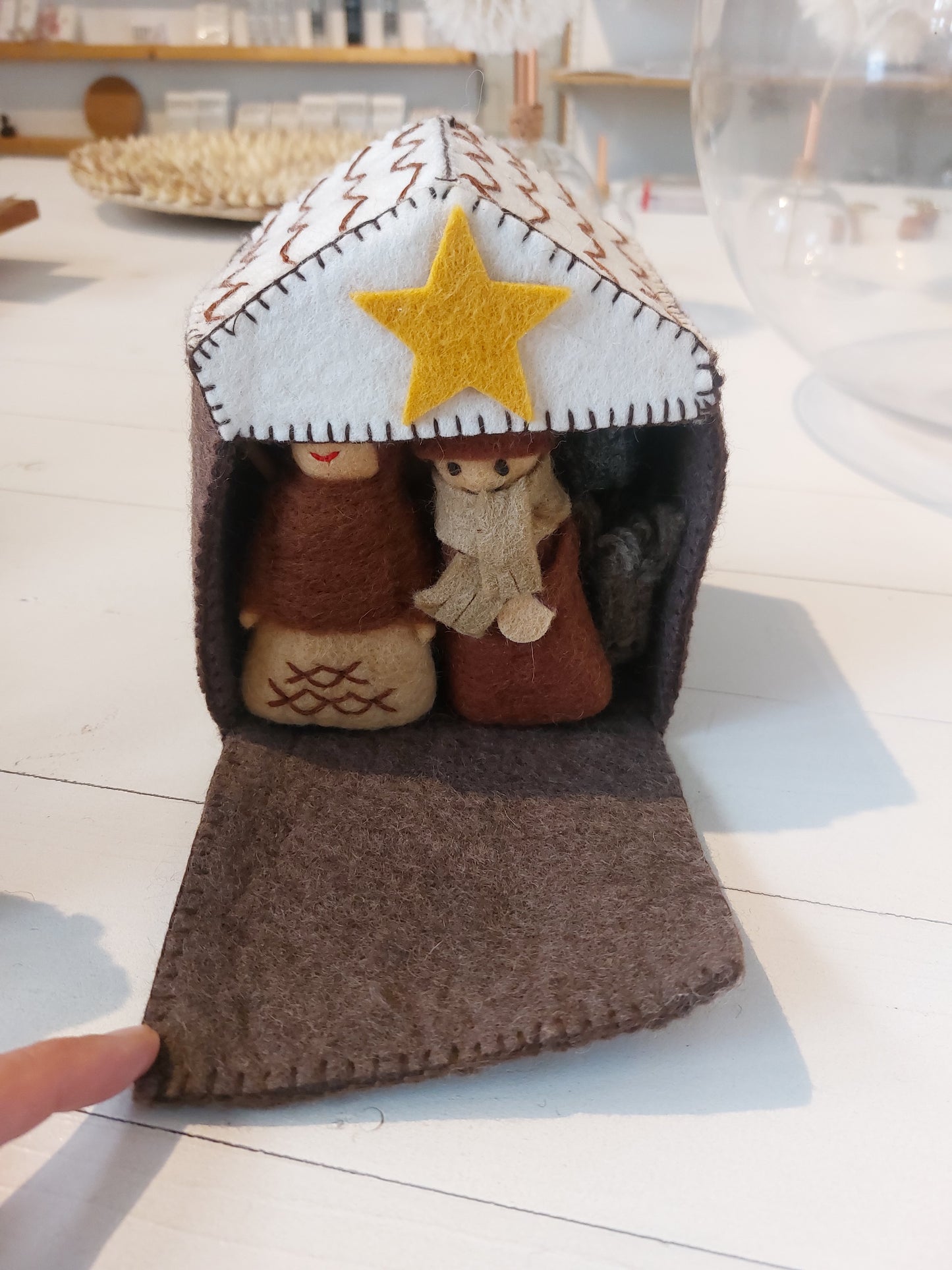 Sjaal met verhaal kerststal bruin