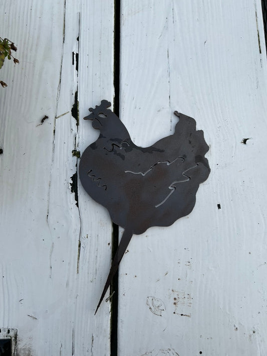 Huhn aus Cortenstahl