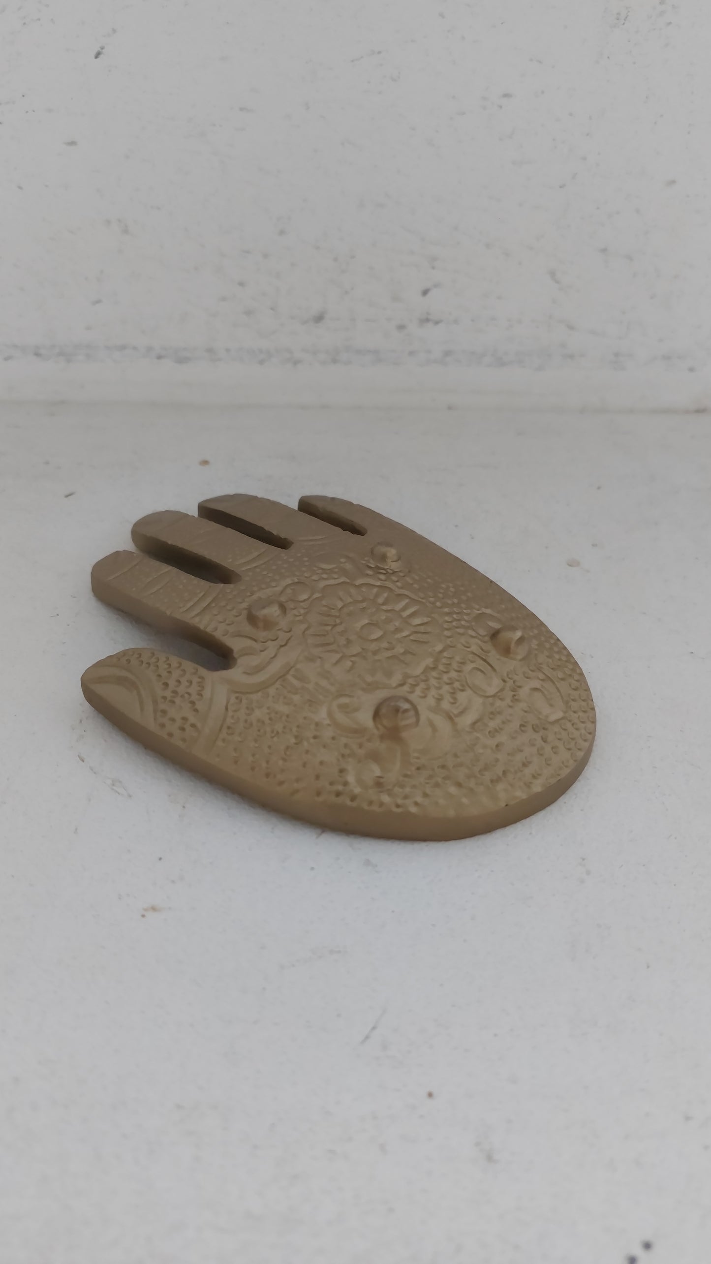 Madam Stoltz Hamsa schaaltje messing