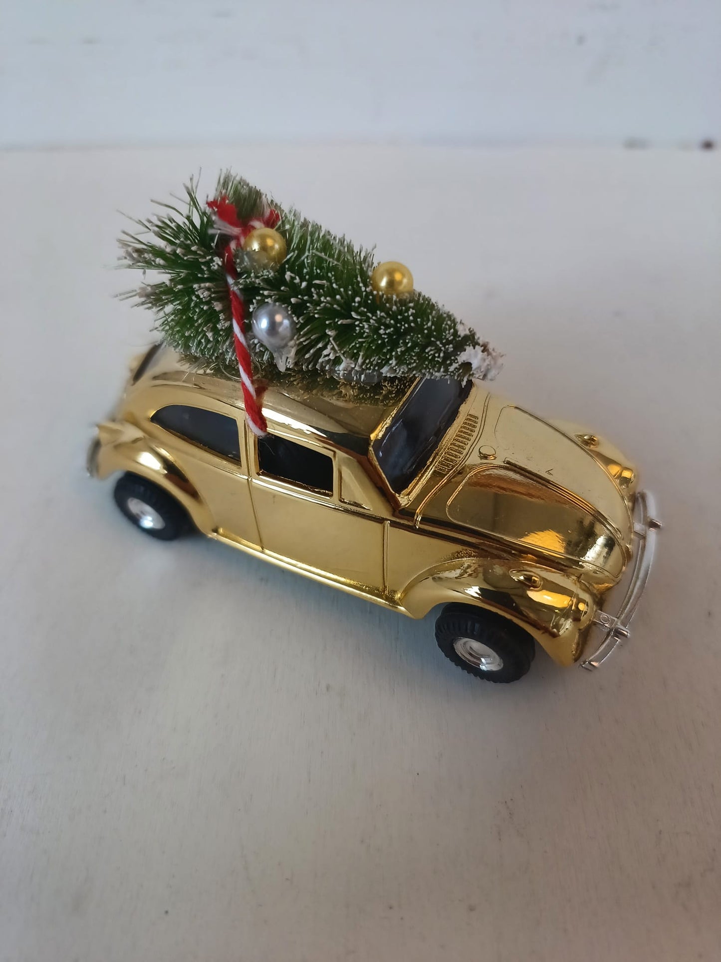 House Doctor gouden auto met kerstboom