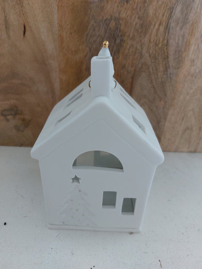 Räder warten auf Rudolfshaus (Haus mit Weihnachtsmann auf dem Dach)