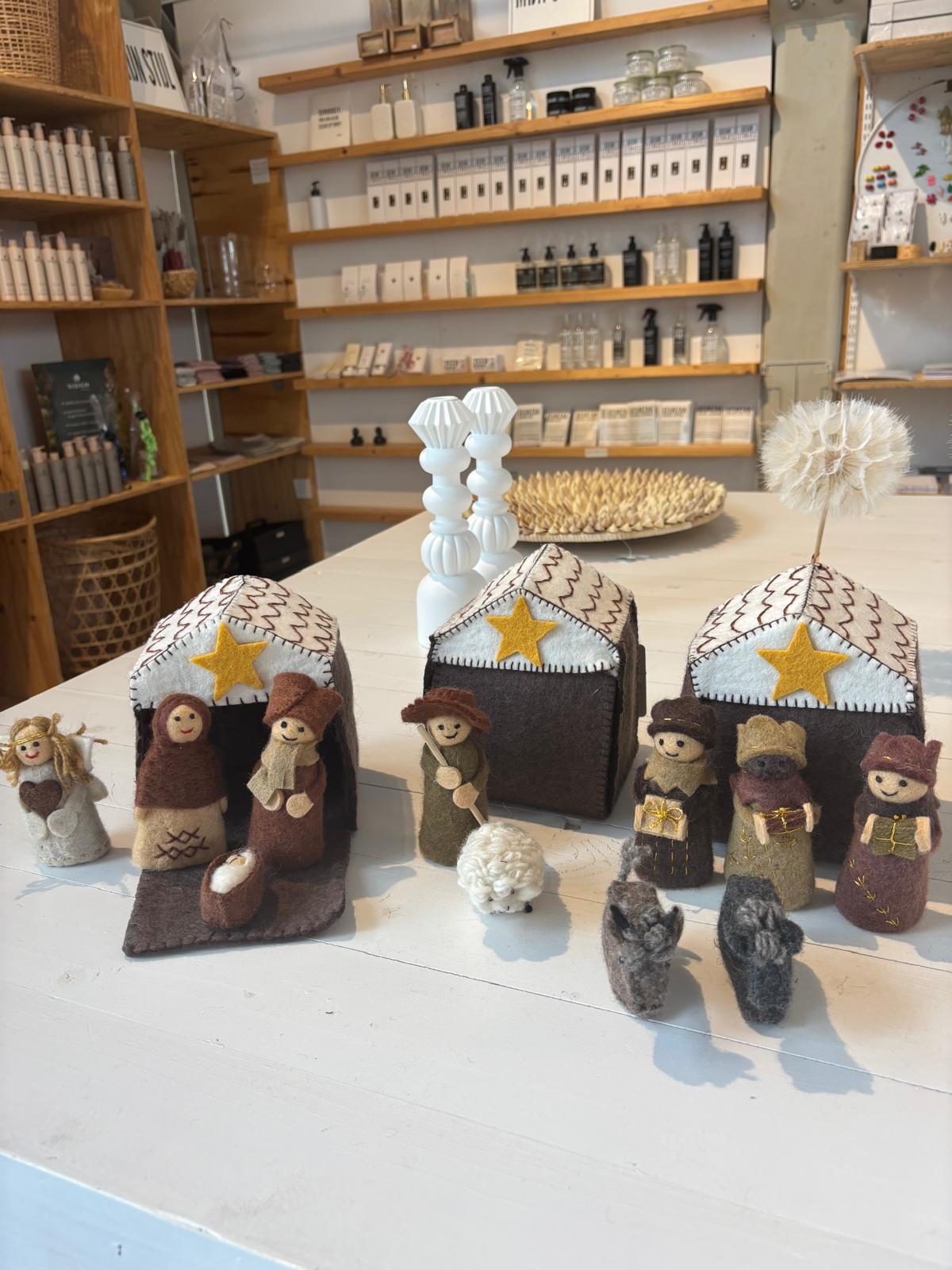 Sjaal met verhaal kerststal bruin