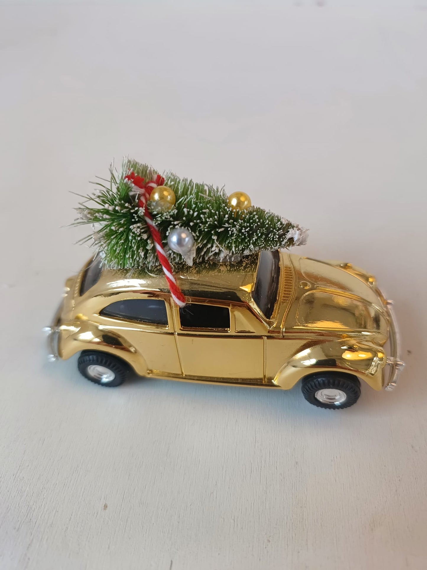 House Doctor gouden auto met kerstboom