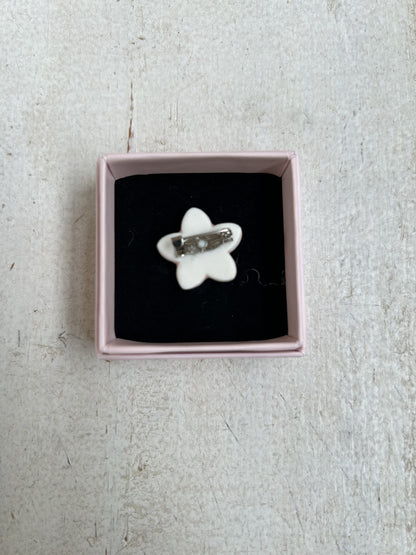 Hart & Ziel broche roze bloemetje